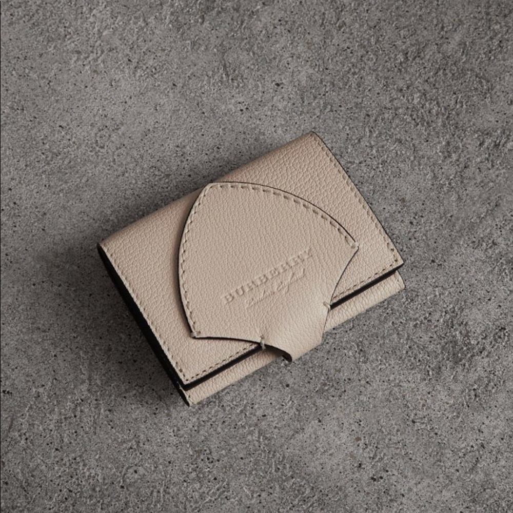 Equestrian Shield Two-tone Leather Folding Wallet